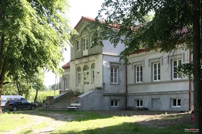 Neoklasycystyczny Dwór w Paprotni